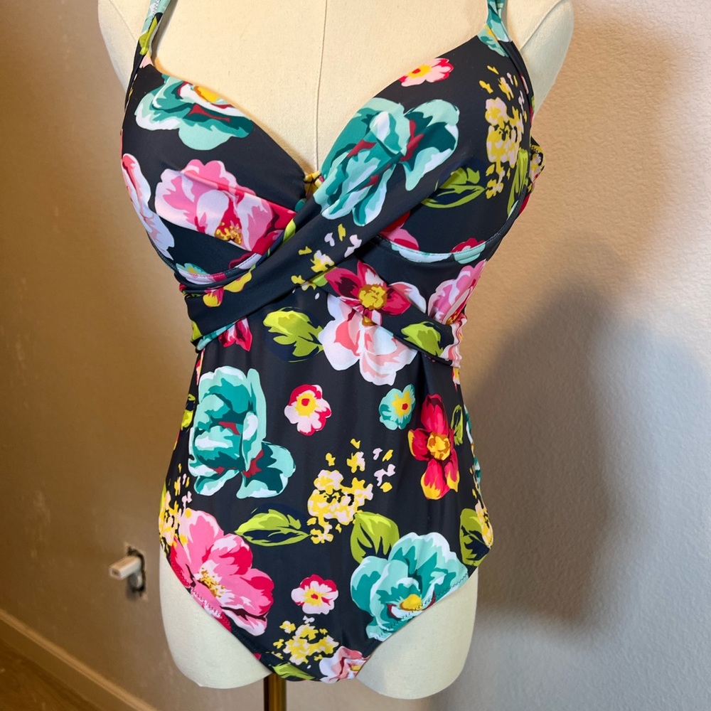 Floral Print Twist Front One Piece Swimsuit - Picture 8 of 9